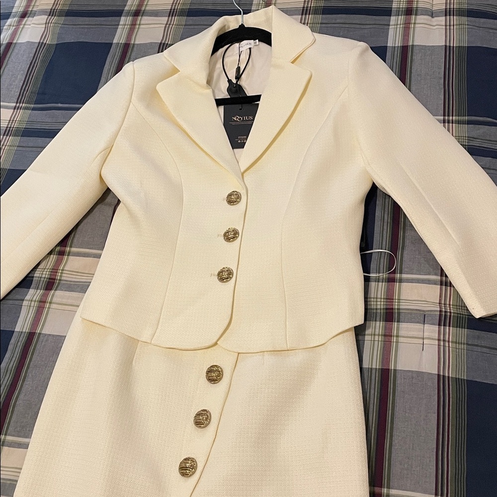 Chic Cream Jacket/Matching Skirt with Gold Buttons